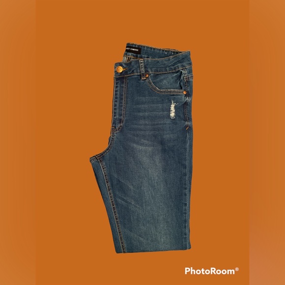 Almost Famous - Picture 4 of 4